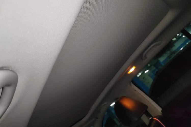 Used Volkswagen Tiguan 2016 300TSI Automatic Two-Wheel Drive Luxury Edition Headliner