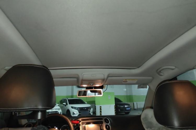 Used Volkswagen Tiguan 2016 300TSI Automatic Two-Wheel Drive Luxury Edition Headliner