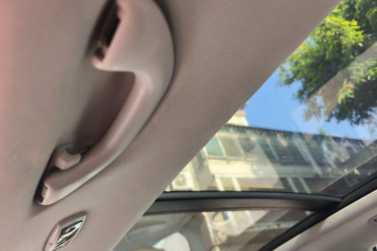 Used Volkswagen Tiguan 2016 300TSI Automatic All-Wheel Drive Fashion Vision Edition Headliner