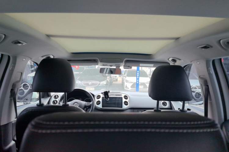 Used Volkswagen Tiguan 2016 300TSI Automatic All-Wheel Drive Fashion Vision Edition Headliner