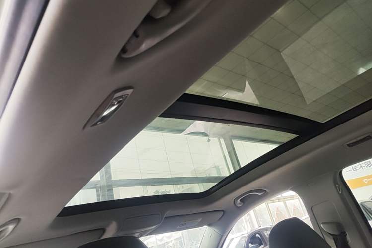 Used Volkswagen Tiguan 2016 300TSI Automatic Two-Wheel Drive Luxury Edition Headliner