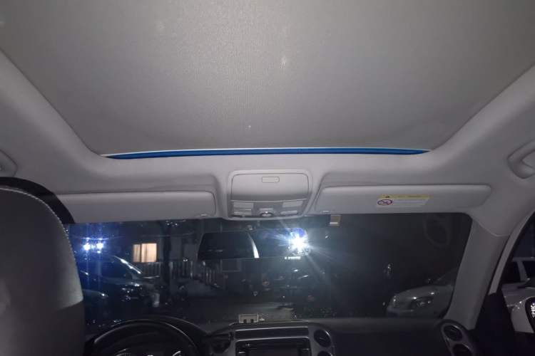 Used Volkswagen Tiguan 2016 300TSI Automatic Two-Wheel Drive Luxury Edition Headliner