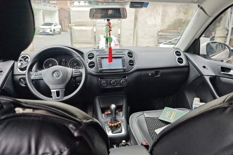 Used Volkswagen Tiguan 2016 300TSI Automatic All-Wheel Drive Fashion Vision Edition Headliner
