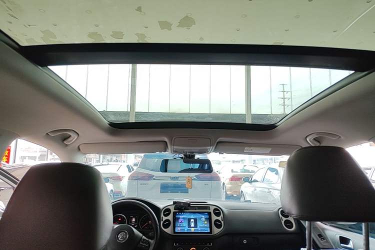 Used Volkswagen Tiguan 2016 300TSI Automatic Two-Wheel Drive Luxury Edition Headliner