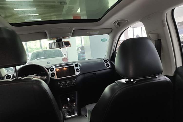 Used Volkswagen Tiguan 2016 300TSI Automatic Two-Wheel Drive Comfort Edition Headliner