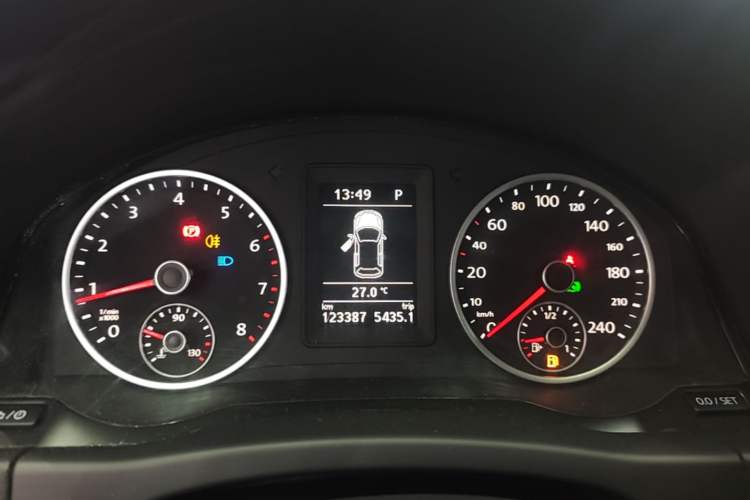 Used Volkswagen Tiguan 2016 280TSI Automatic Two-Wheel Drive Silk Road Comfort Edition Instrument Cluster