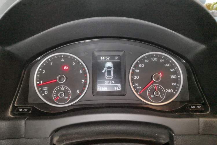 Used Volkswagen Tiguan 2016 280TSI Automatic Two-Wheel-Drive Silk Road Style Edition Instrument Cluster