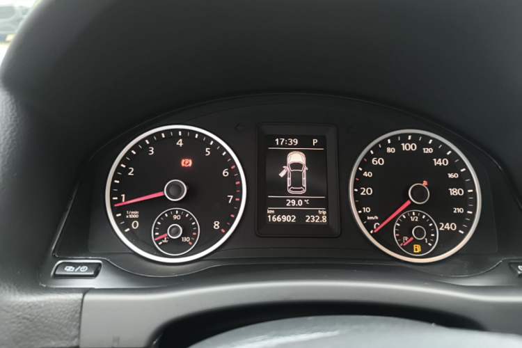 Used Volkswagen Tiguan 2016 280TSI Automatic Two-Wheel Drive Silk Road Comfort Edition Instrument Cluster