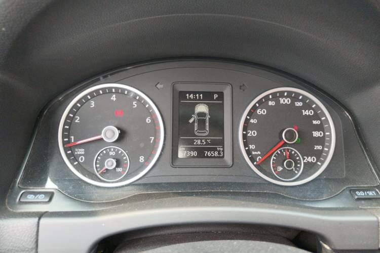 Used Volkswagen Tiguan 2016 280TSI Automatic Two-Wheel Drive Silk Road Comfort Edition Instrument Cluster