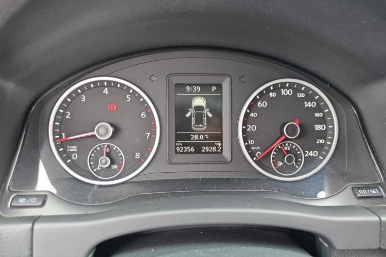 Used Volkswagen Tiguan 2016 280TSI Automatic Two-Wheel-Drive Silk Road Style Edition Instrument Cluster