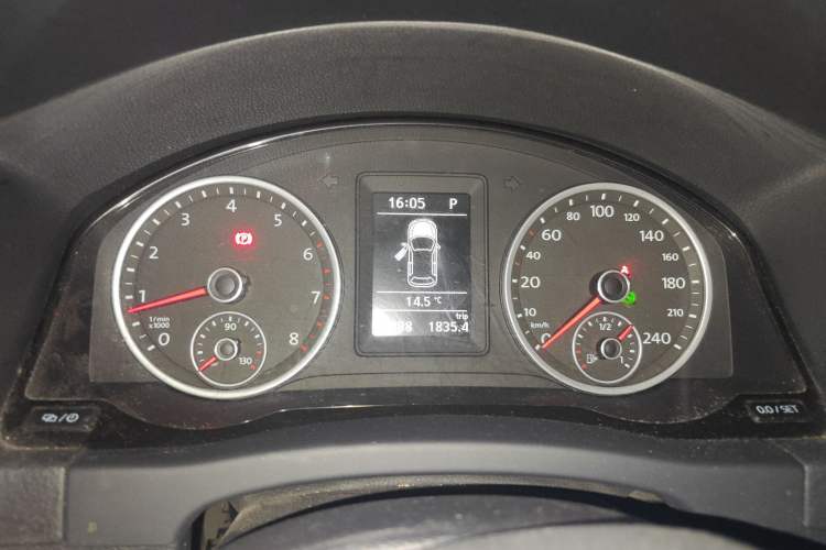 Used Volkswagen Tiguan 2016 280TSI Automatic Two-Wheel-Drive Silk Road Style Edition Instrument Cluster