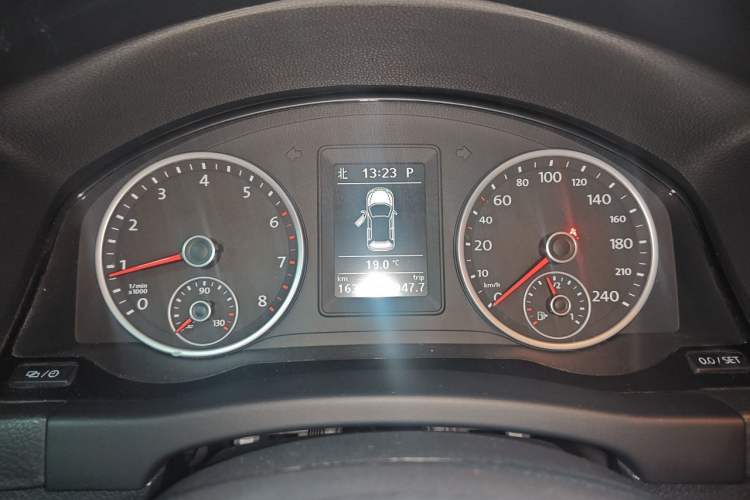 Used Volkswagen Tiguan 2016 280TSI Automatic Two-Wheel Drive Silk Road Comfort Edition Instrument Cluster