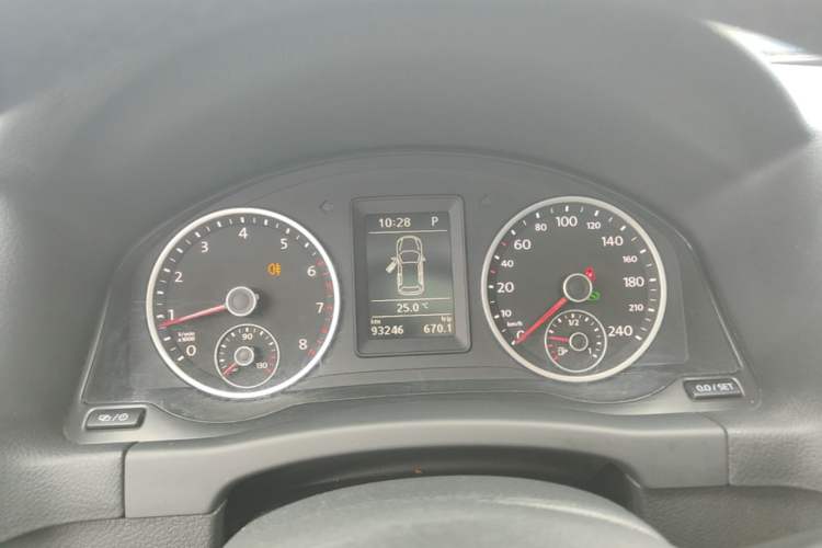 Used Volkswagen Tiguan 2016 280TSI Automatic Two-Wheel Drive Silk Road Comfort Edition Instrument Cluster