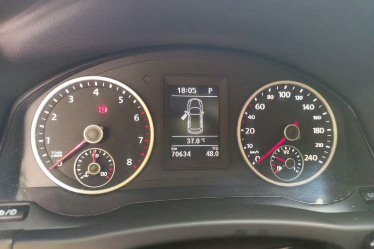Used Volkswagen Tiguan 2016 280TSI Automatic Two-Wheel-Drive Silk Road Style Edition Instrument Cluster