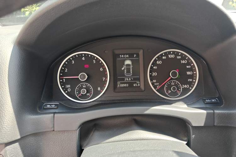 Used Volkswagen Tiguan 2016 280TSI Automatic Two-Wheel Drive Silk Road Comfort Edition Instrument Cluster