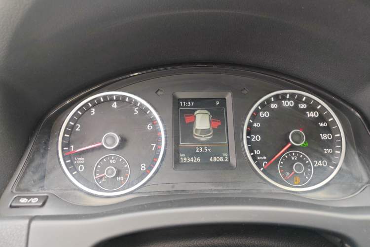 Used Volkswagen Tiguan 2016 300TSI Automatic Two-Wheel Drive Luxury Edition Instrument Cluster