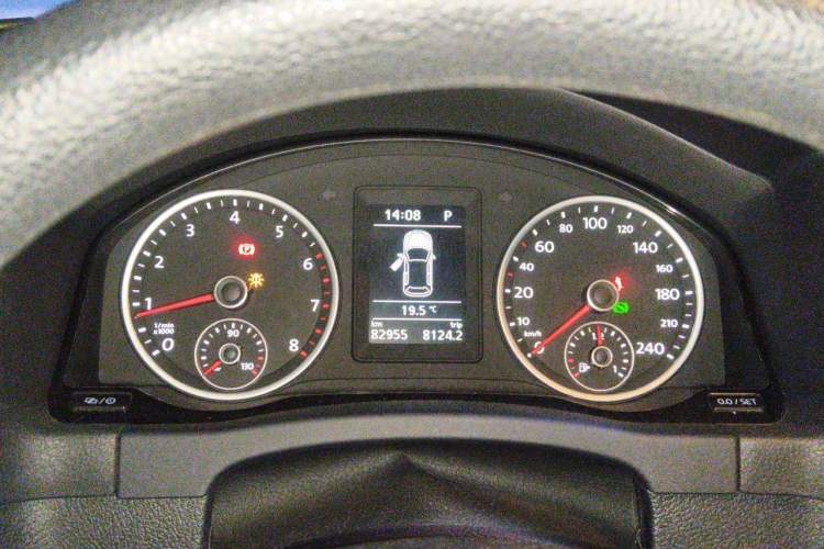 Used Volkswagen Tiguan 2016 280TSI Automatic Two-Wheel-Drive Silk Road Style Edition Instrument Cluster