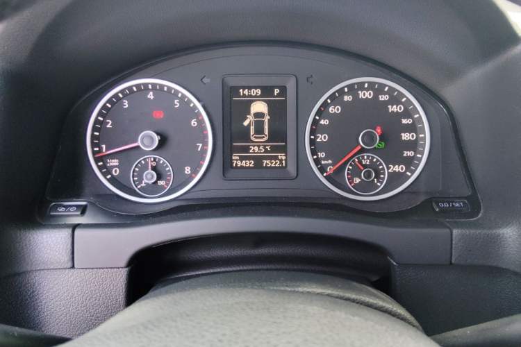 Used Volkswagen Tiguan 2016 280TSI Automatic Two-Wheel Drive Silk Road Comfort Edition Instrument Cluster