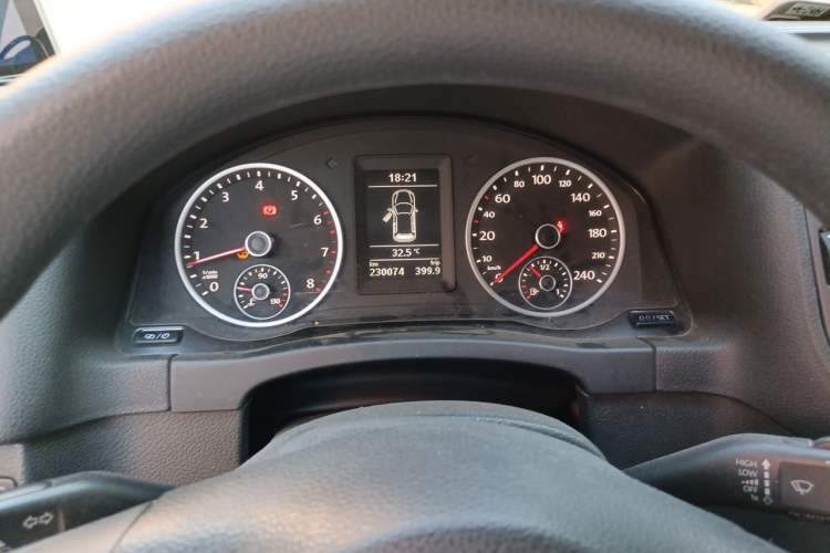 Used Volkswagen Tiguan 2016 300TSI Manual Two-Wheel Drive Trend Edition Instrument Cluster