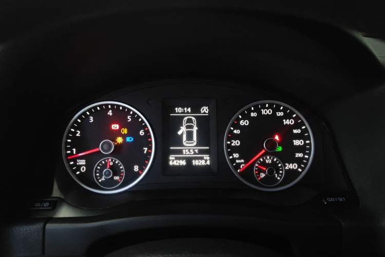 Used Volkswagen Tiguan 2016 280TSI Automatic Two-Wheel-Drive Silk Road Style Edition Instrument Cluster