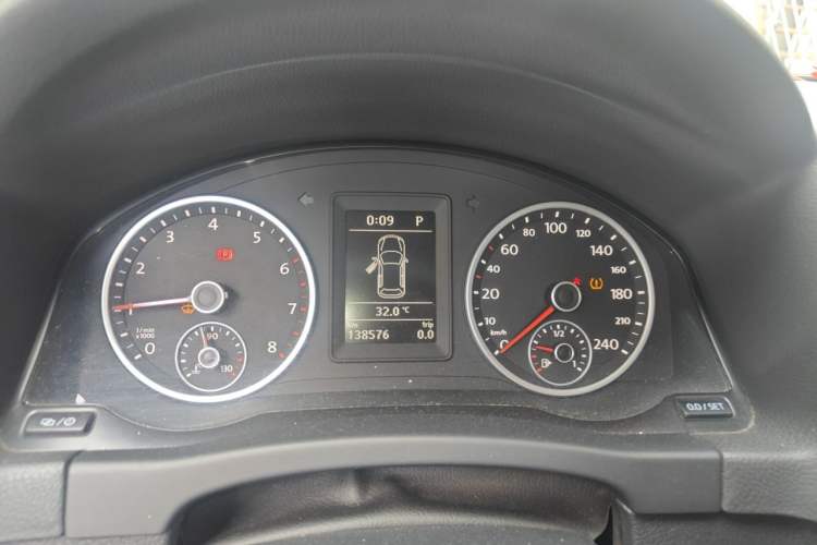 Used Volkswagen Tiguan 2016 280TSI Automatic Two-Wheel-Drive Silk Road Style Edition Instrument Cluster