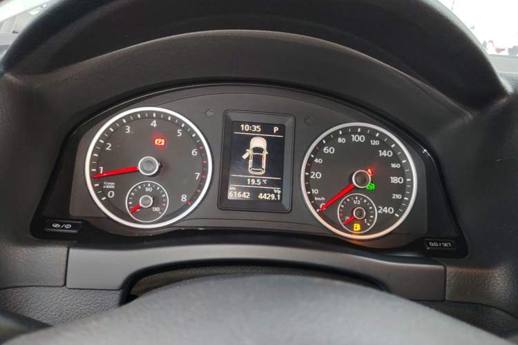 Used Volkswagen Tiguan 2016 280TSI Automatic Two-Wheel-Drive Silk Road Style Edition Instrument Cluster