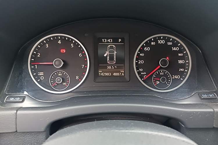 Used Volkswagen Tiguan 2016 280TSI Automatic Two-Wheel-Drive Silk Road Style Edition Instrument Cluster