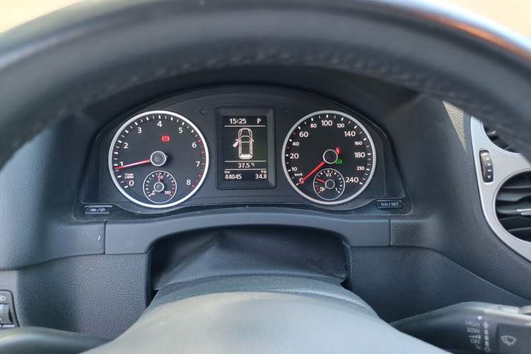 Used Volkswagen Tiguan 2016 280TSI Automatic Two-Wheel Drive Silk Road Comfort Edition Instrument Cluster