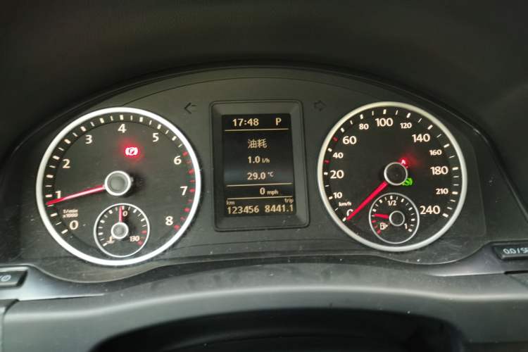Used Volkswagen Tiguan 2016 280TSI Automatic Two-Wheel Drive Silk Road Comfort Edition Instrument Cluster