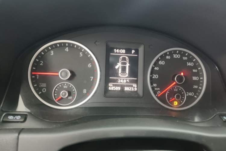 Used Volkswagen Tiguan 2016 280TSI Automatic Two-Wheel-Drive Silk Road Style Edition Instrument Cluster