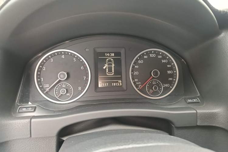 Used Volkswagen Tiguan 2016 280TSI Automatic Two-Wheel-Drive Silk Road Style Edition Instrument Cluster