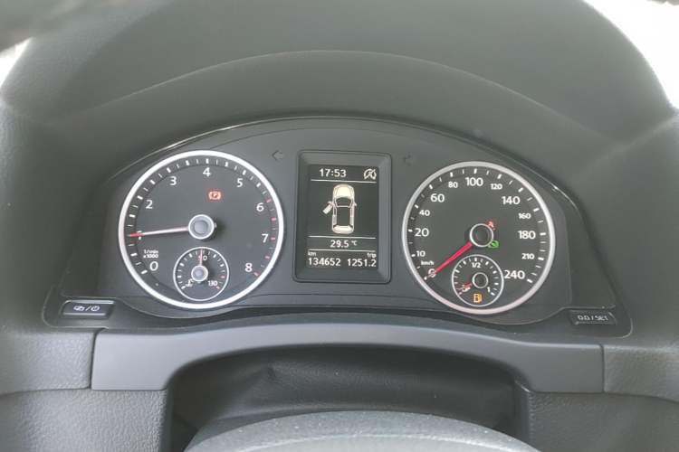 Used Volkswagen Tiguan 2016 280TSI Automatic Two-Wheel-Drive Silk Road Style Edition Instrument Cluster
