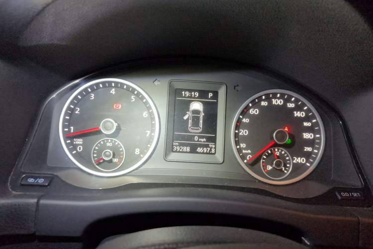 Used Volkswagen Tiguan 2016 280TSI Automatic Two-Wheel Drive Silk Road Comfort Edition Instrument Cluster