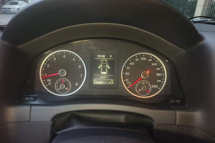 Used Volkswagen Tiguan 2016 300TSI Automatic Two-Wheel Drive Trend Edition Instrument Cluster