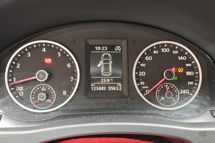 Used Volkswagen Tiguan 2016 280TSI Automatic Two-Wheel-Drive Silk Road Style Edition Instrument Cluster
