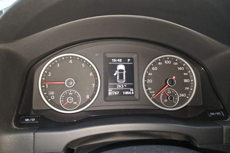 Used Volkswagen Tiguan 2016 280TSI Automatic Two-Wheel-Drive Silk Road Style Edition Instrument Cluster