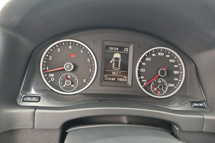 Used Volkswagen Tiguan 2016 280TSI Automatic Two-Wheel-Drive Silk Road Style Edition Instrument Cluster