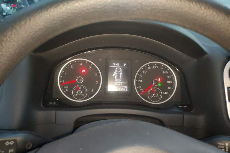 Used Volkswagen Tiguan 2016 280TSI Automatic Two-Wheel-Drive Silk Road Style Edition Instrument Cluster