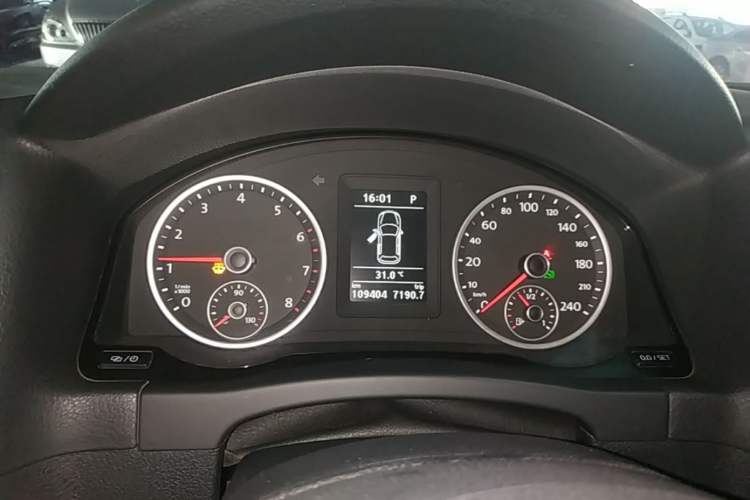 Used Volkswagen Tiguan 2016 280TSI Automatic Two-Wheel-Drive Silk Road Style Edition Instrument Cluster