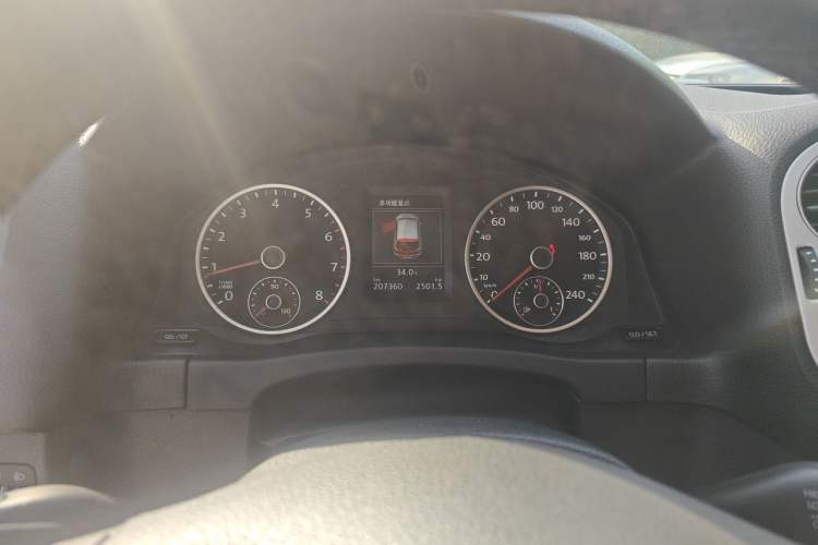 Used Volkswagen Tiguan 2016 300TSI Automatic Two-Wheel Drive Luxury Edition Instrument Cluster