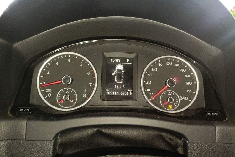 Used Volkswagen Tiguan 2016 280TSI Automatic Two-Wheel-Drive Silk Road Style Edition Instrument Cluster