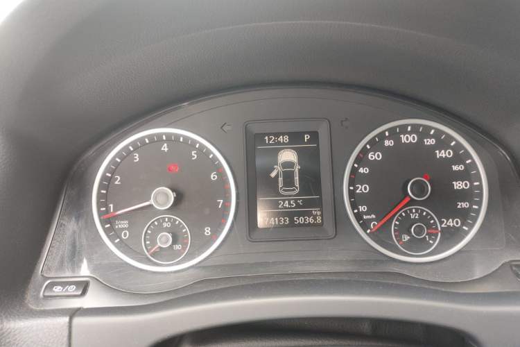 Used Volkswagen Tiguan 2016 280TSI Automatic Two-Wheel Drive Silk Road Comfort Edition Instrument Cluster