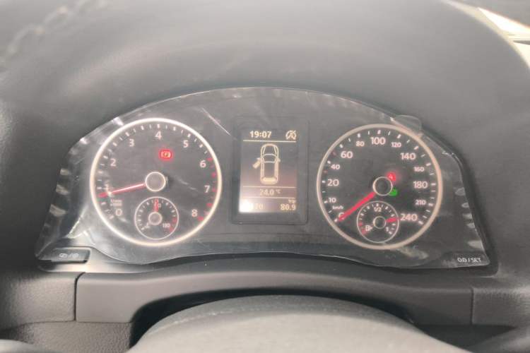 Used Volkswagen Tiguan 2016 280TSI Automatic Two-Wheel Drive Silk Road Comfort Edition Instrument Cluster
