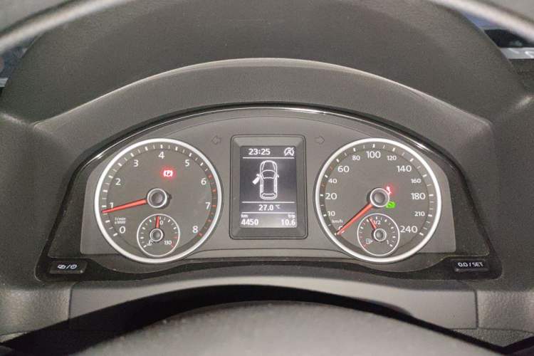 Used Volkswagen Tiguan 2016 280TSI Automatic Two-Wheel-Drive Silk Road Style Edition Instrument Cluster
