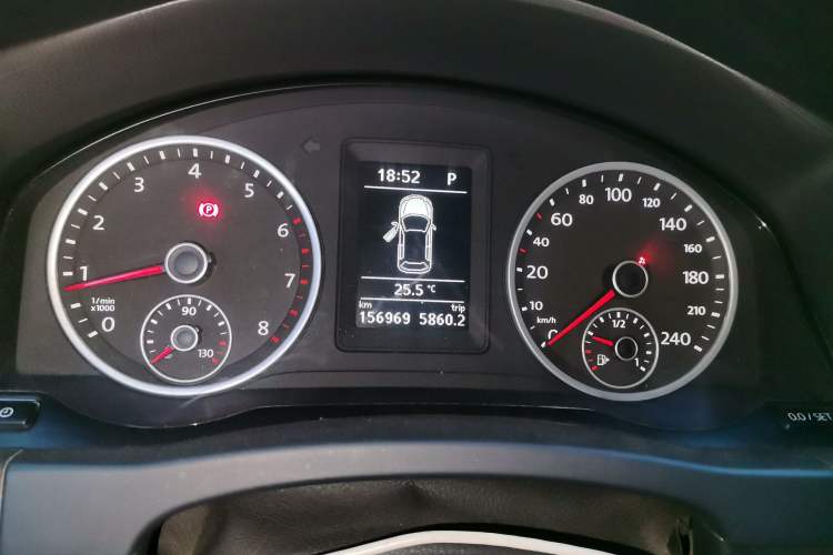 Used Volkswagen Tiguan 2016 280TSI Automatic Two-Wheel Drive Silk Road Comfort Edition Instrument Cluster