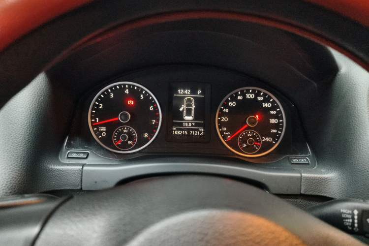 Used Volkswagen Tiguan 2016 280TSI Automatic Two-Wheel-Drive Silk Road Style Edition Instrument Cluster