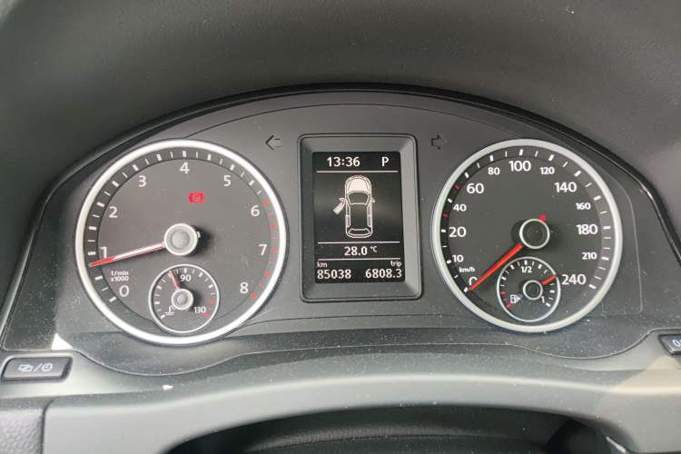 Used Volkswagen Tiguan 2016 280TSI Automatic Two-Wheel-Drive Silk Road Style Edition Instrument Cluster