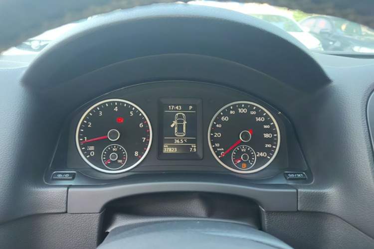 Used Volkswagen Tiguan 2016 280TSI Automatic Two-Wheel-Drive Silk Road Style Edition Instrument Cluster