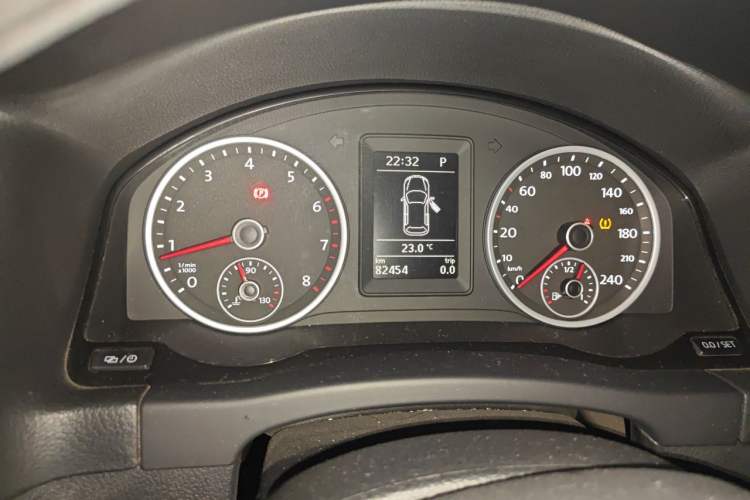 Used Volkswagen Tiguan 2016 280TSI Automatic Two-Wheel-Drive Silk Road Style Edition Instrument Cluster