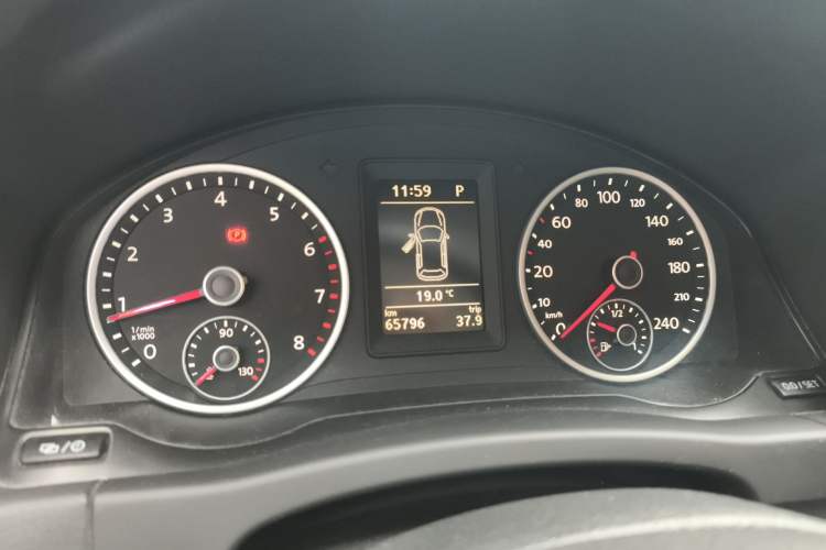 Used Volkswagen Tiguan 2016 280TSI Automatic Two-Wheel Drive Silk Road Comfort Edition Instrument Cluster
